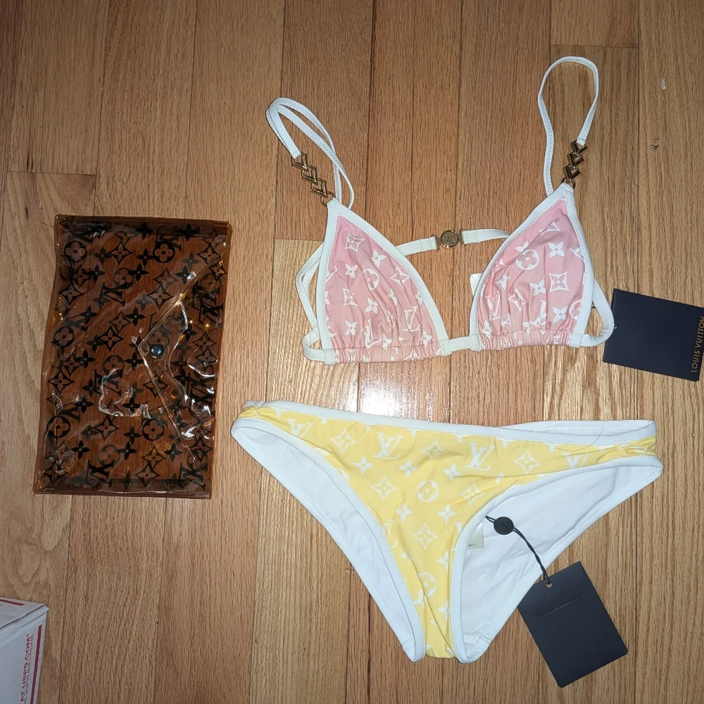 NWT LOUIS VUITTON MONOGRAM OMBRE BIKINI SET WITH POUCH - Picture 6 of 15
